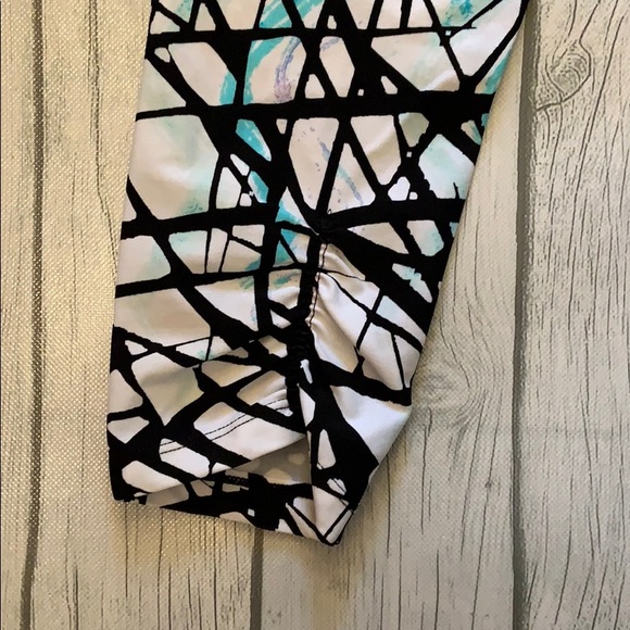 Calvin Klein Performance Capri Legging - Picture 9 of 11